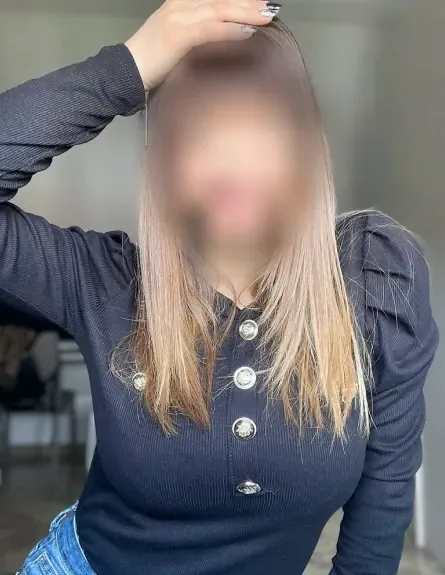 Amber, 37