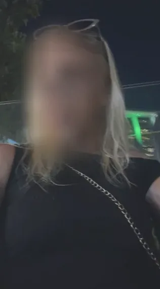 Anne, 18