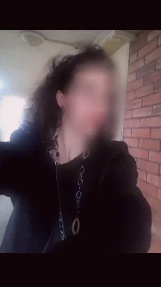 Anne, 33
