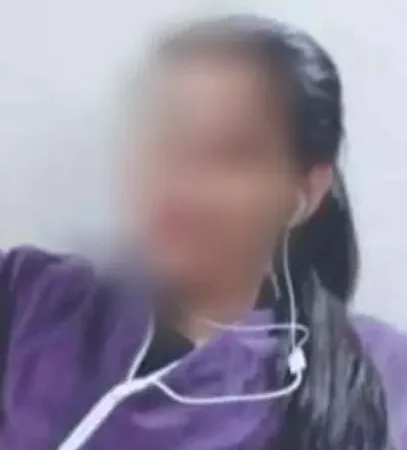 Daphne, 39