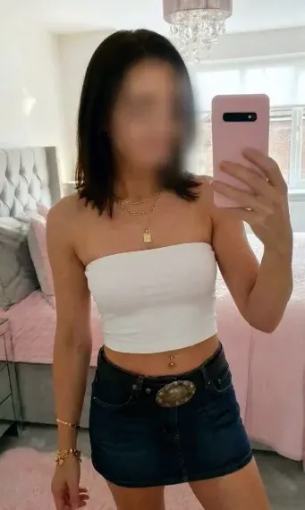 Denise, 24