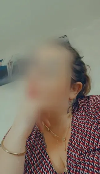 Elif, 24