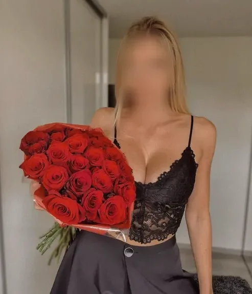 Sabine, 32
