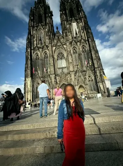Sara, 22