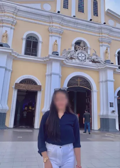 Sophie, 24